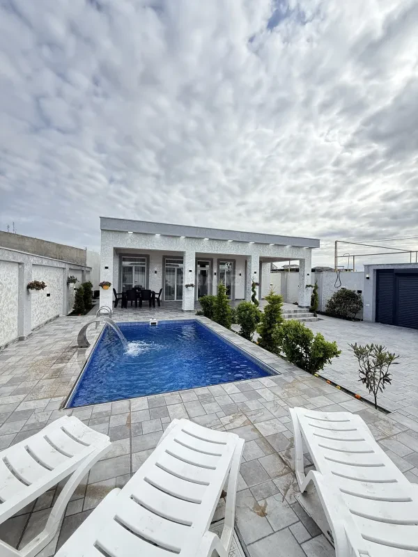 Satılır 4 otaqlı həyət evi 140 m²