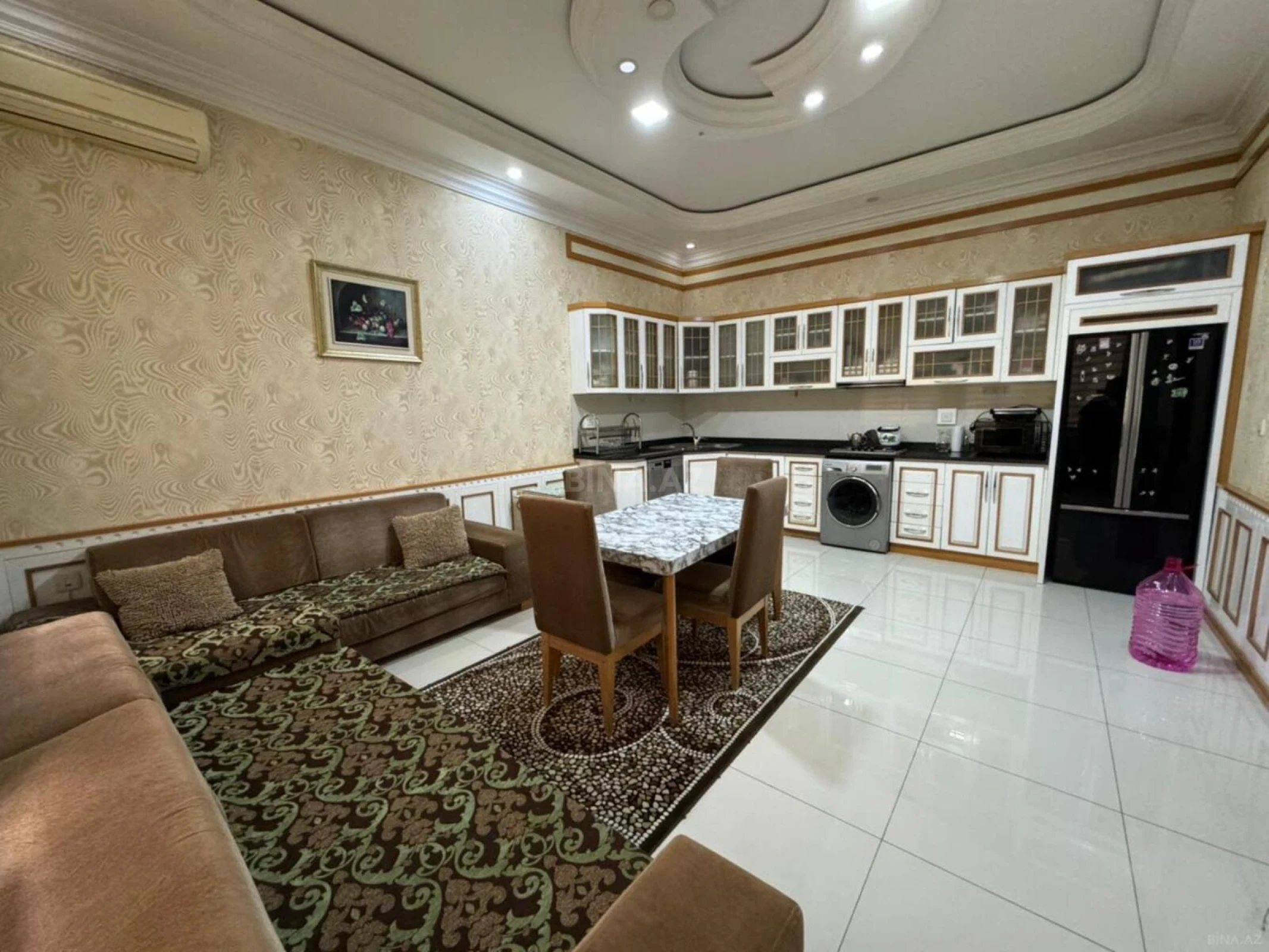 Satılır 8 otaqlı həyət evi 650 m²