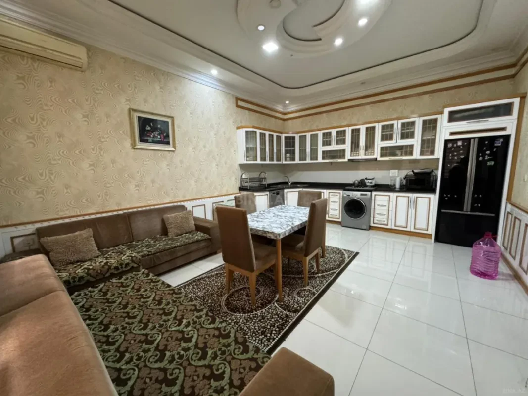 Satılır 8 otaqlı həyət evi 650 m²