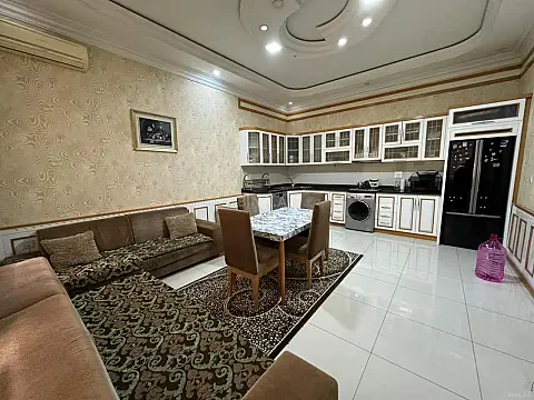 Satılır 8 otaqlı həyət evi 650 m²