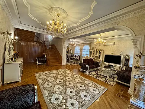 Satılır 8 otaqlı həyət evi 650 m² — Bakı, Nəsimi 8 otaq 650.00 m²