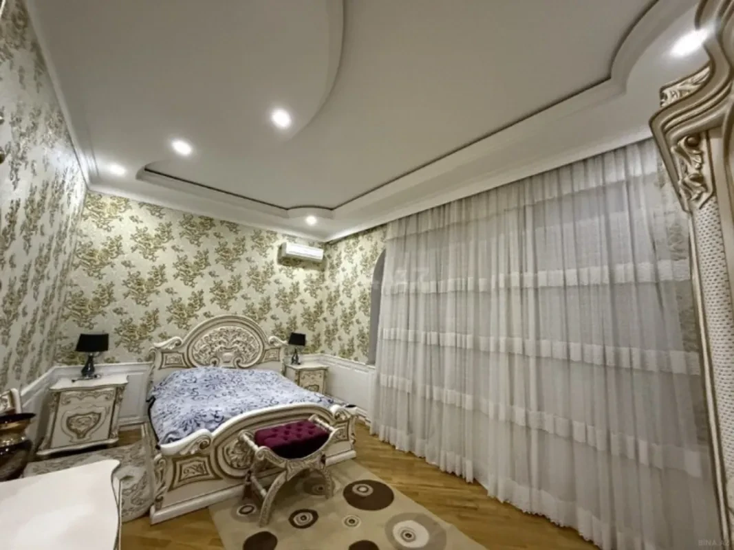 Satılır 8 otaqlı həyət evi 650 m²