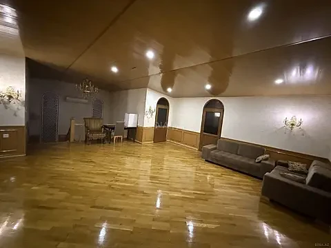 Satılır 8 otaqlı həyət evi 650 m²