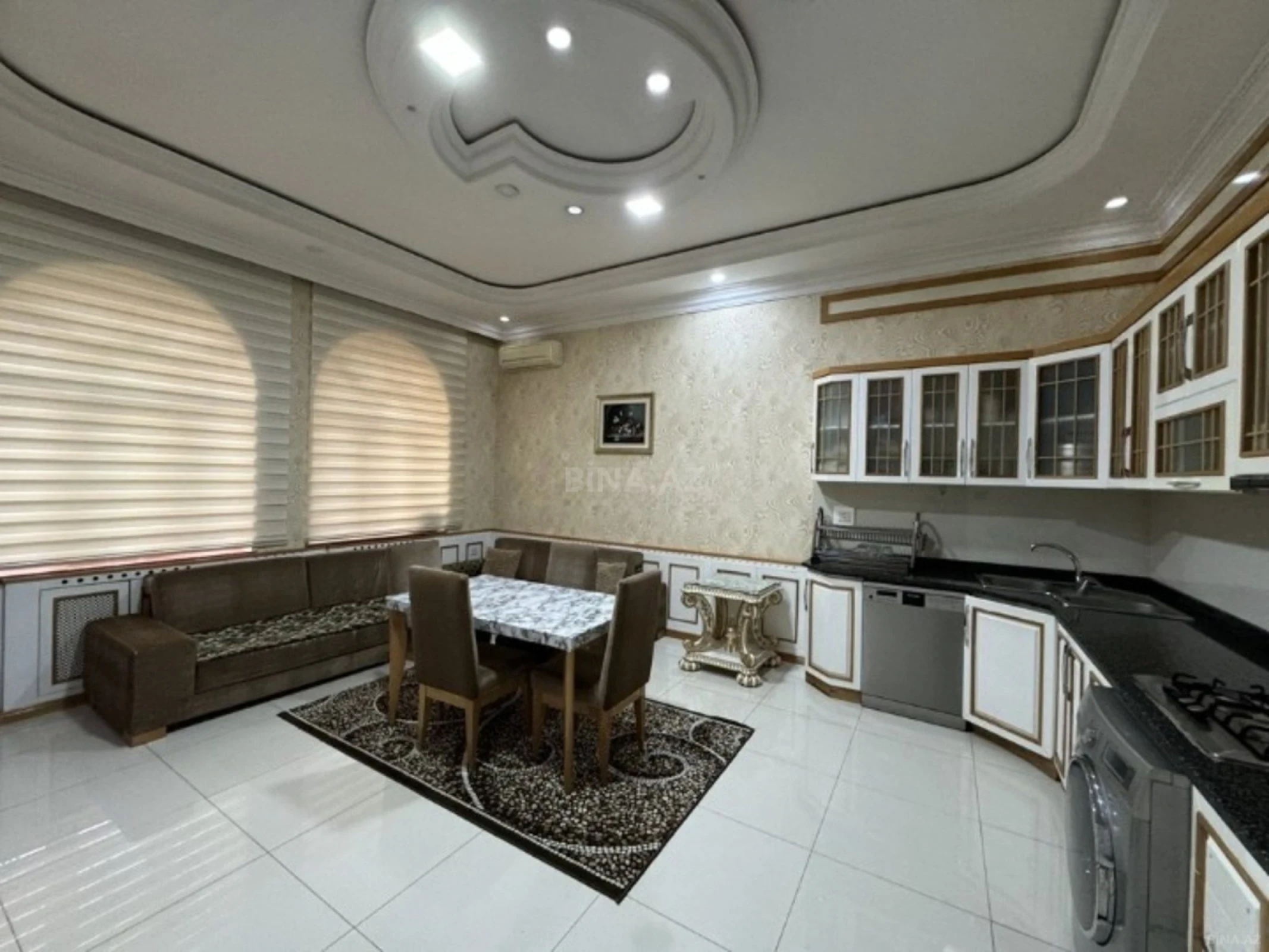 Satılır 8 otaqlı həyət evi 650 m²