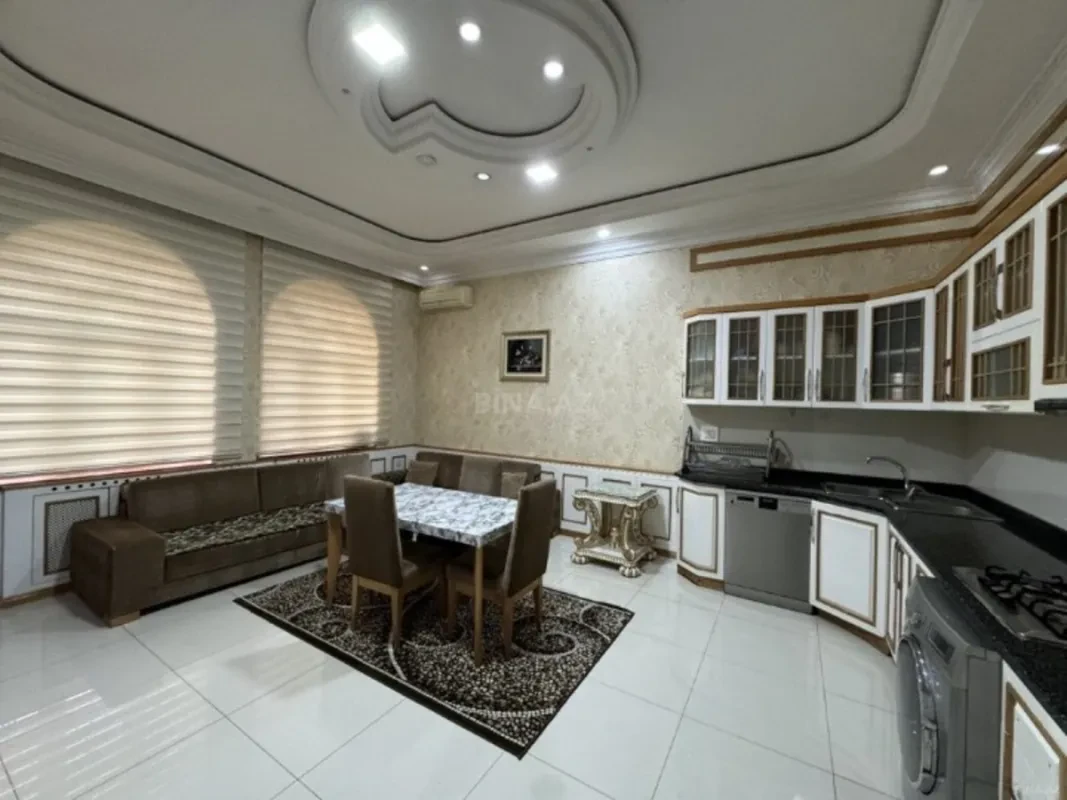 Satılır 8 otaqlı həyət evi 650 m²