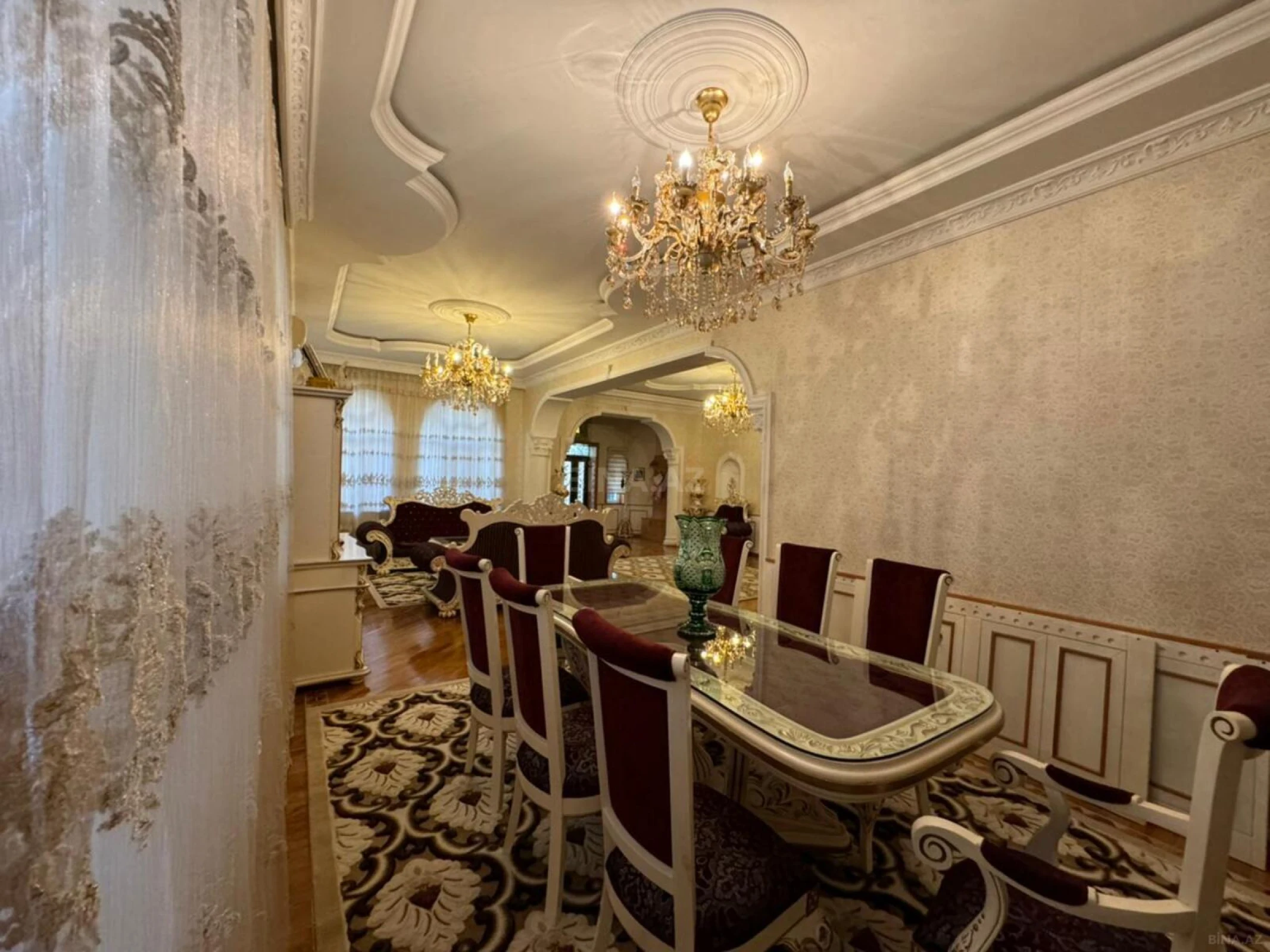 Satılır 8 otaqlı həyət evi 650 m²