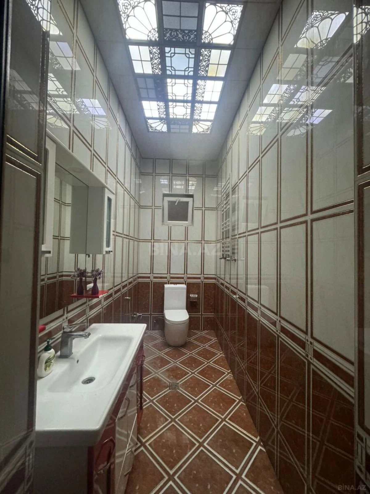 Satılır 8 otaqlı həyət evi 650 m²