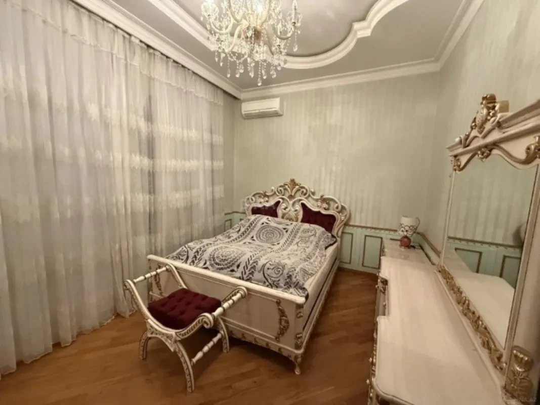 Satılır 8 otaqlı həyət evi 650 m²