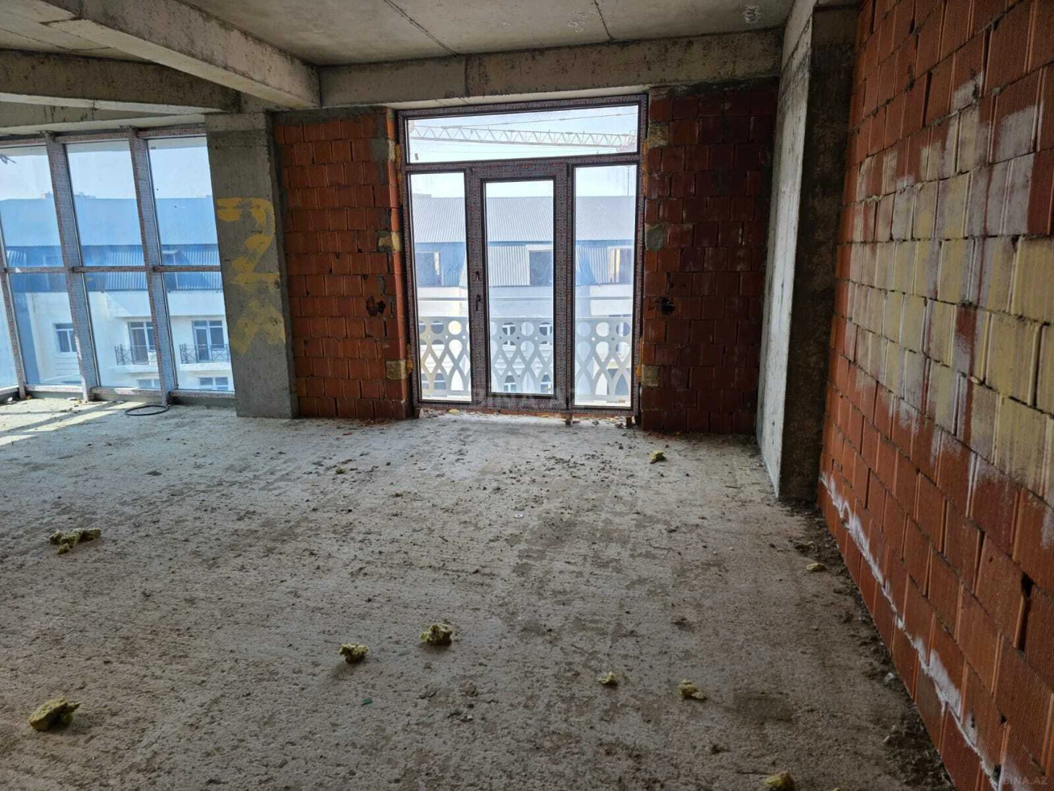Satılır 3 otaqlı mənzil 113 m²