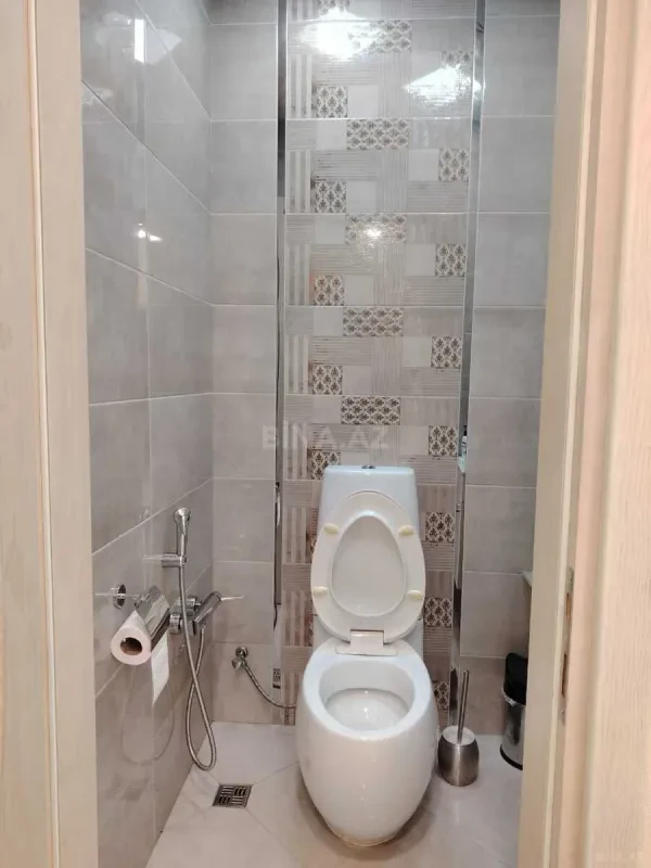 Satılır 4 otaqlı mənzil 178 m²