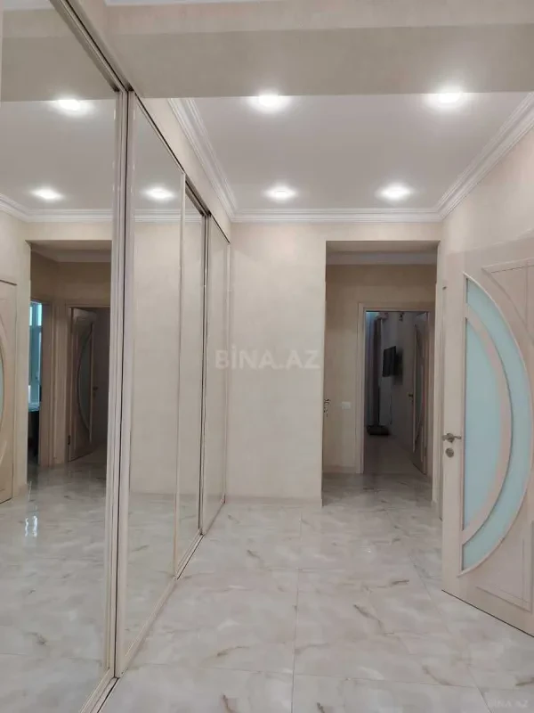 Satılır 4 otaqlı mənzil 178 m²