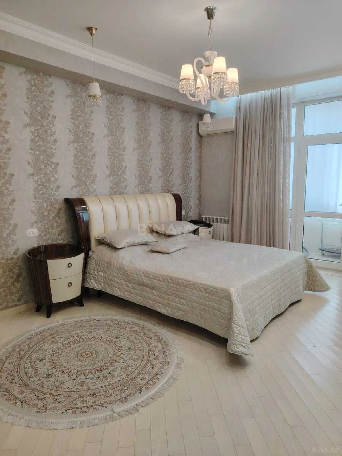 Satılır 4 otaqlı mənzil 178 m²