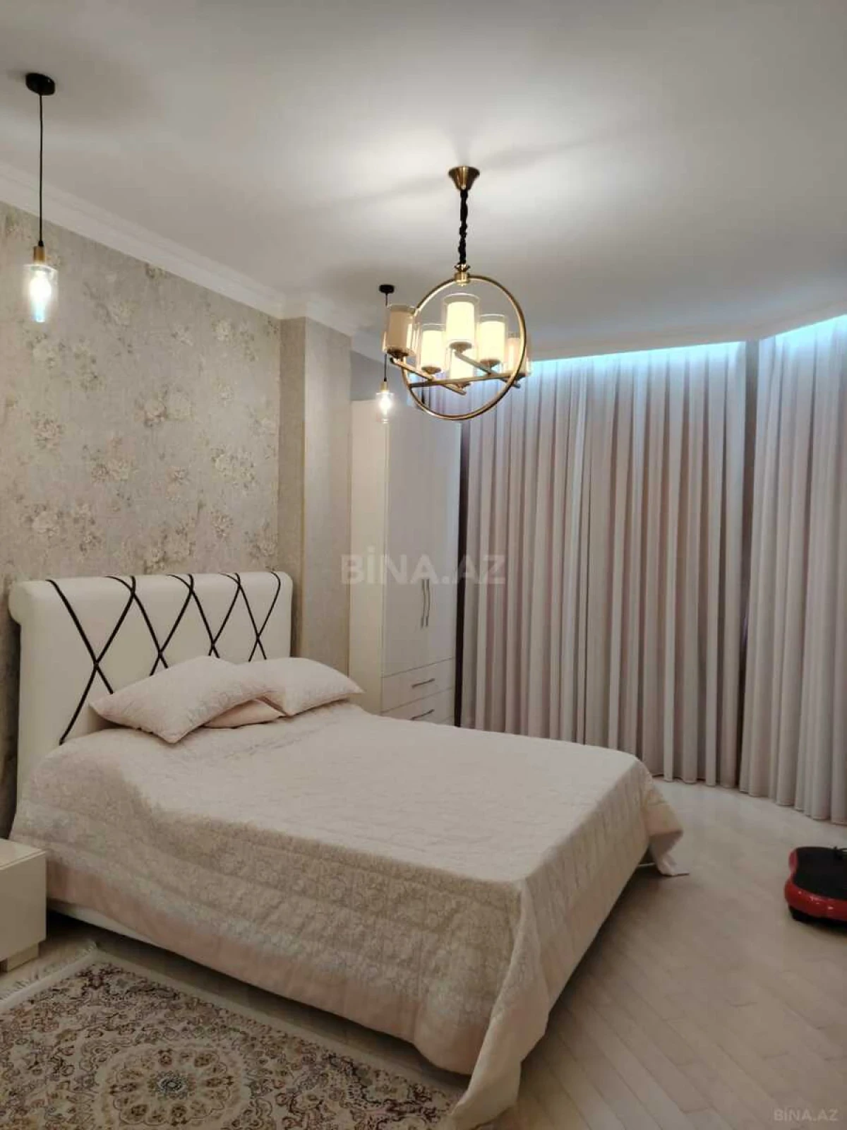Satılır 4 otaqlı mənzil 178 m²