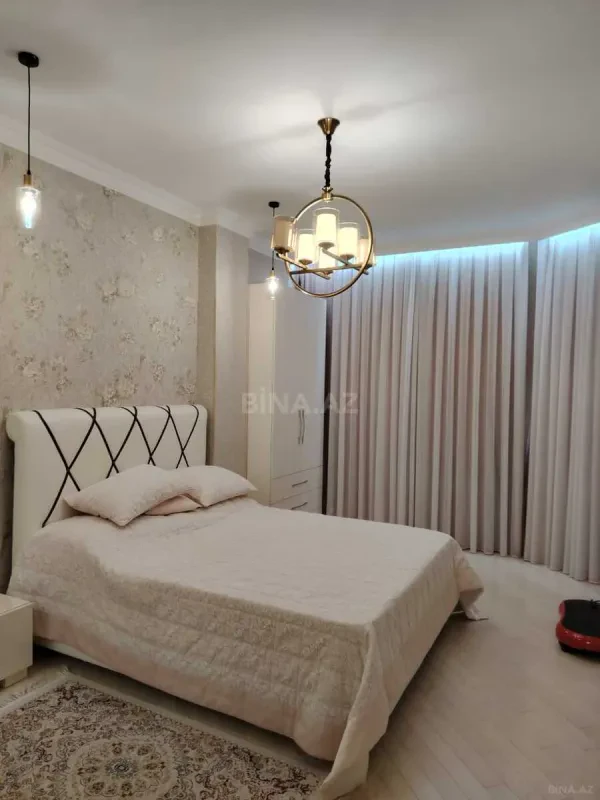 Satılır 4 otaqlı mənzil 178 m²
