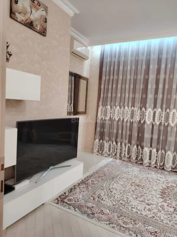 Satılır 4 otaqlı mənzil 178 m²