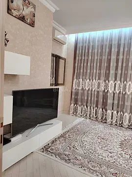 Satılır 4 otaqlı mənzil 178 m²