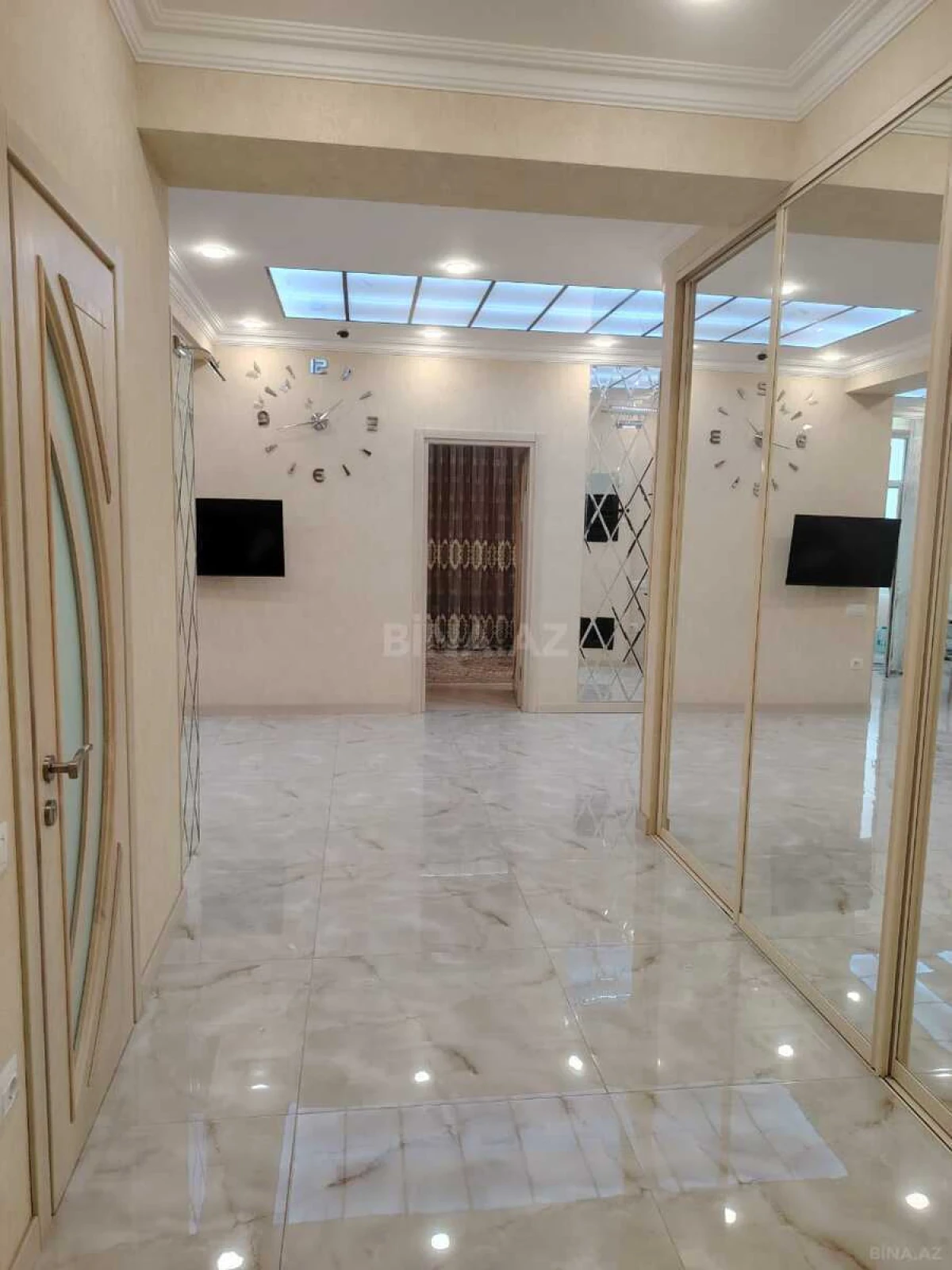 Satılır 4 otaqlı mənzil 178 m²