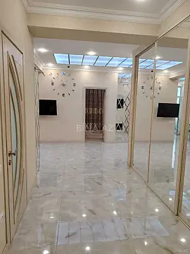 Satılır 4 otaqlı mənzil 178 m²