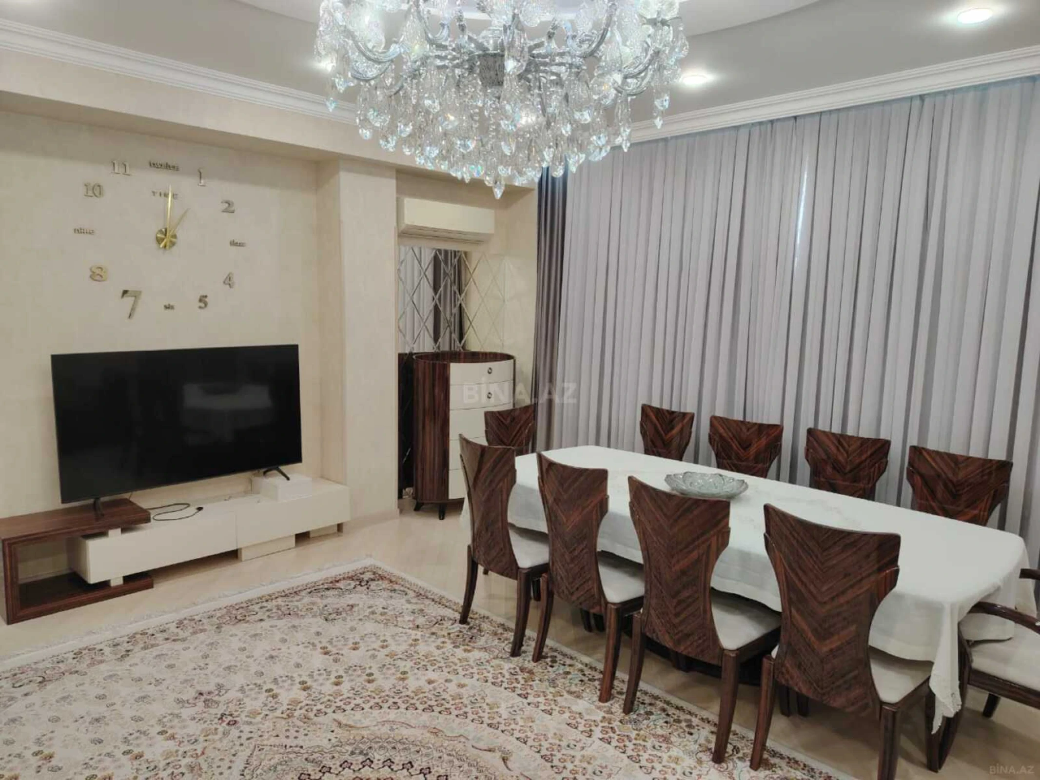 Satılır 4 otaqlı mənzil 178 m²