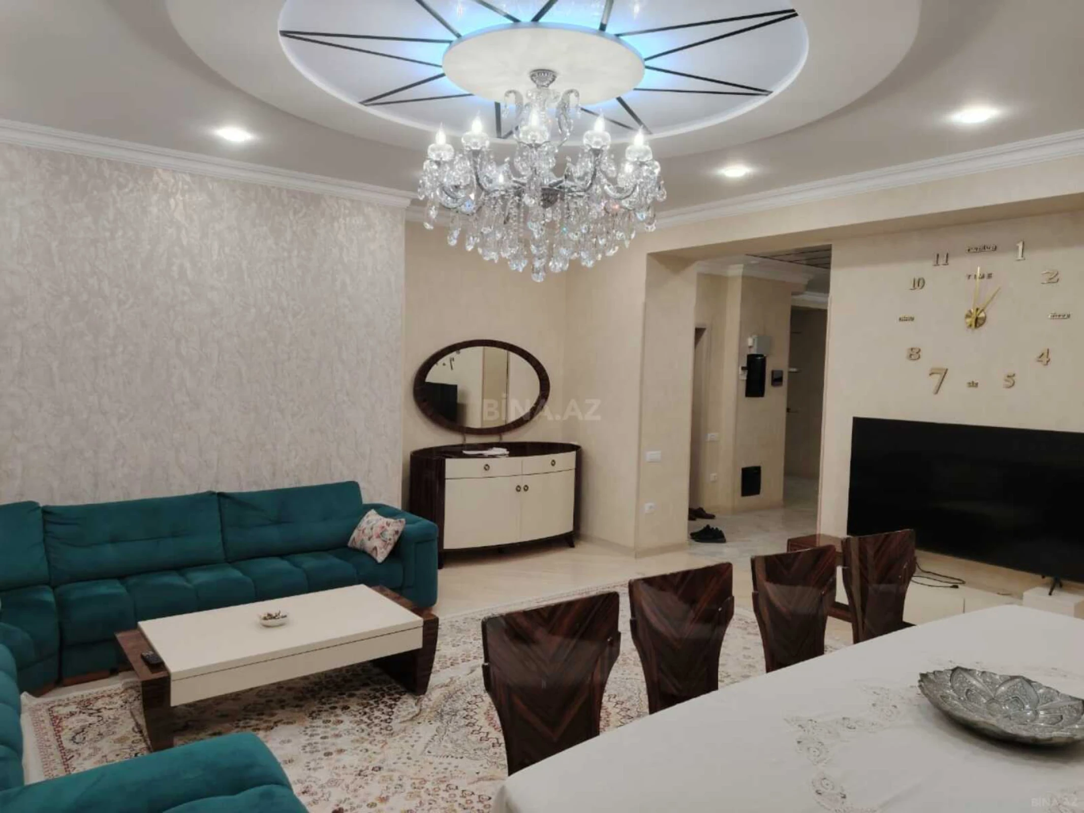 Satılır 4 otaqlı mənzil 178 m²