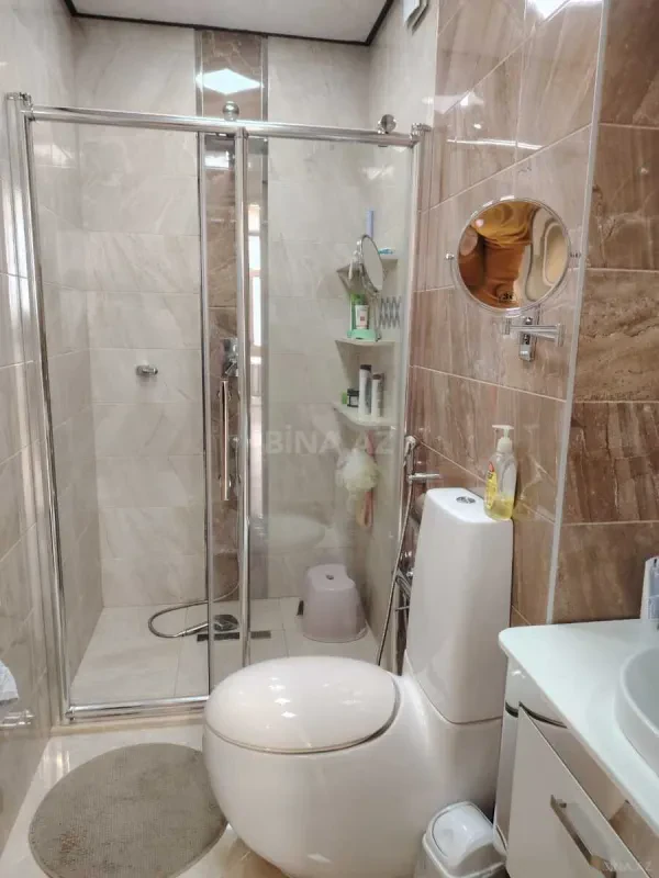 Satılır 4 otaqlı mənzil 178 m²