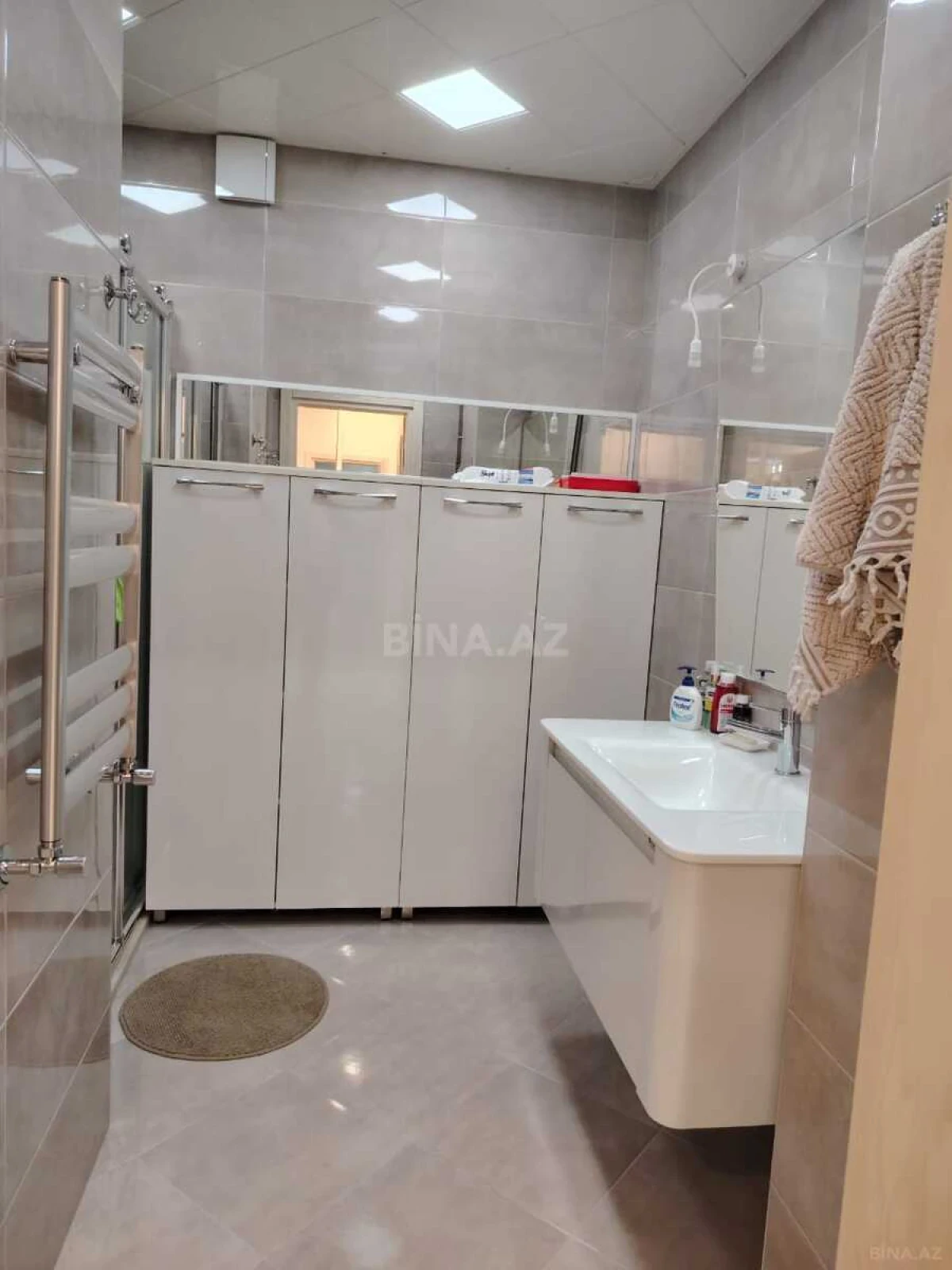 Satılır 4 otaqlı mənzil 178 m²