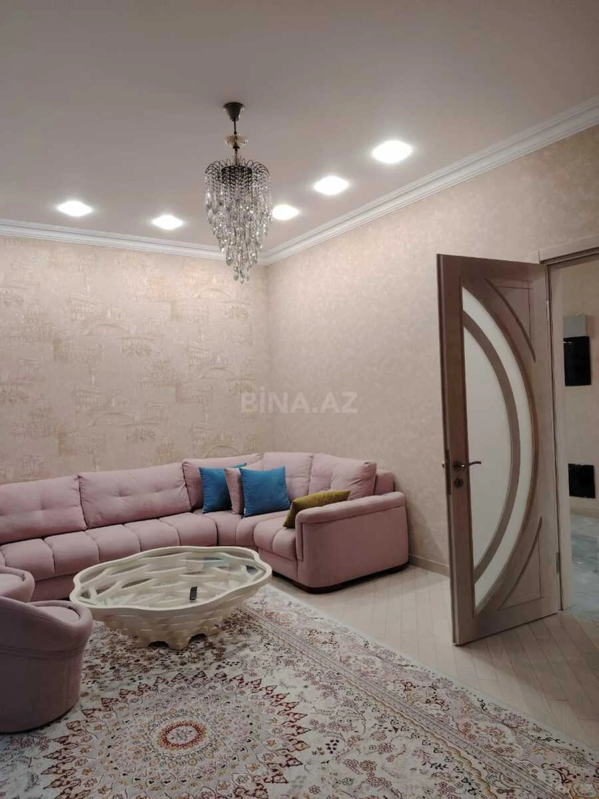 Satılır 4 otaqlı mənzil 178 m²