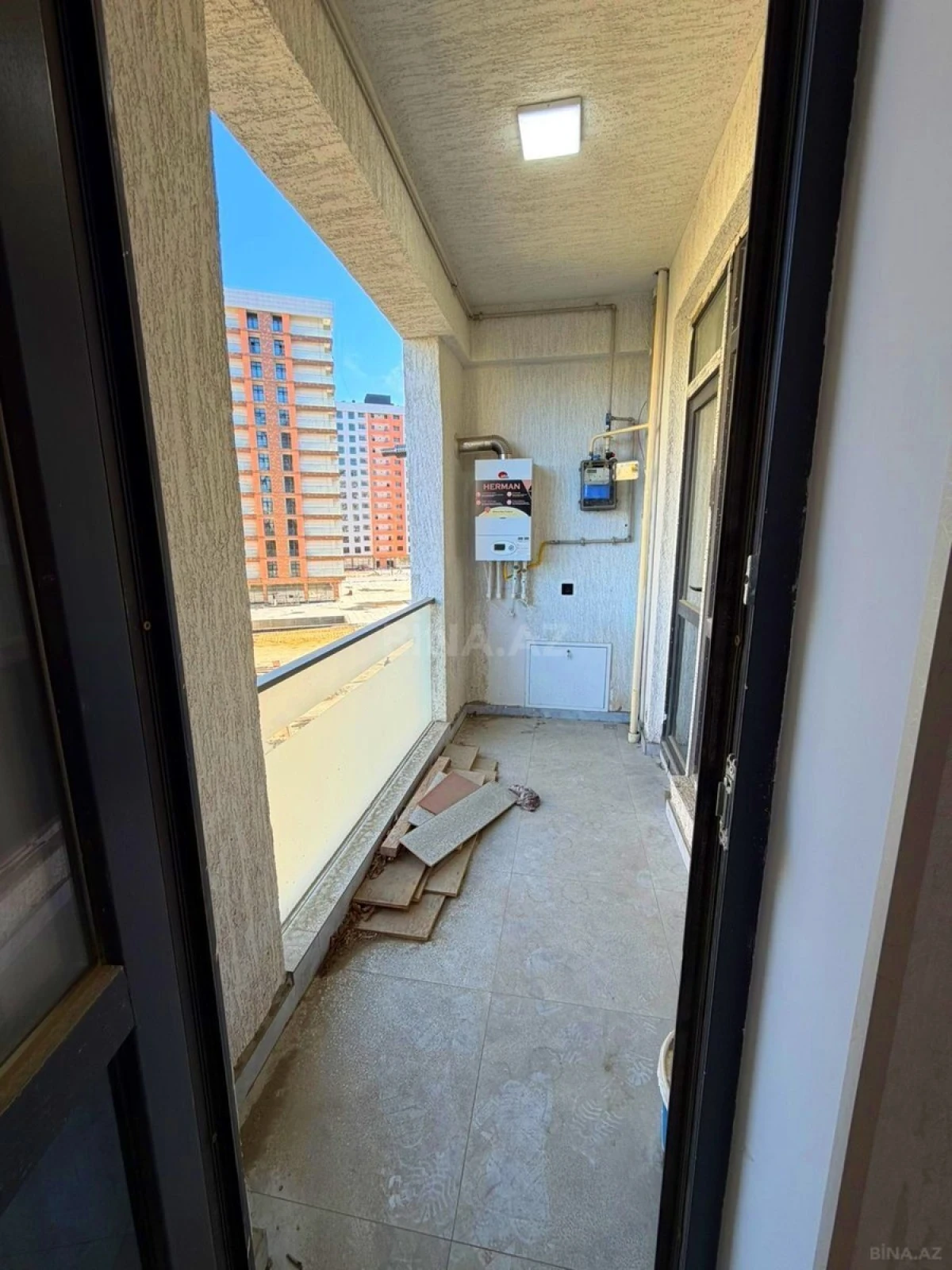 Satılır 2 otaqlı mənzil 96 m²