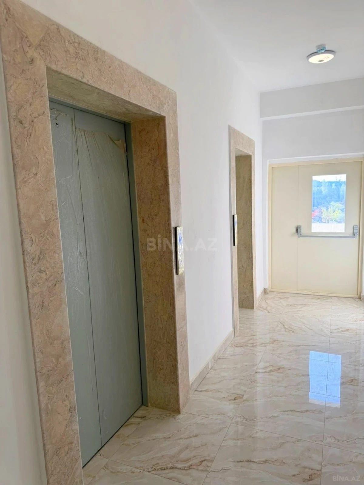 Satılır 2 otaqlı mənzil 96 m²