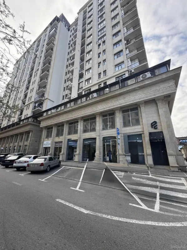 Satılır obyekt 174 m²