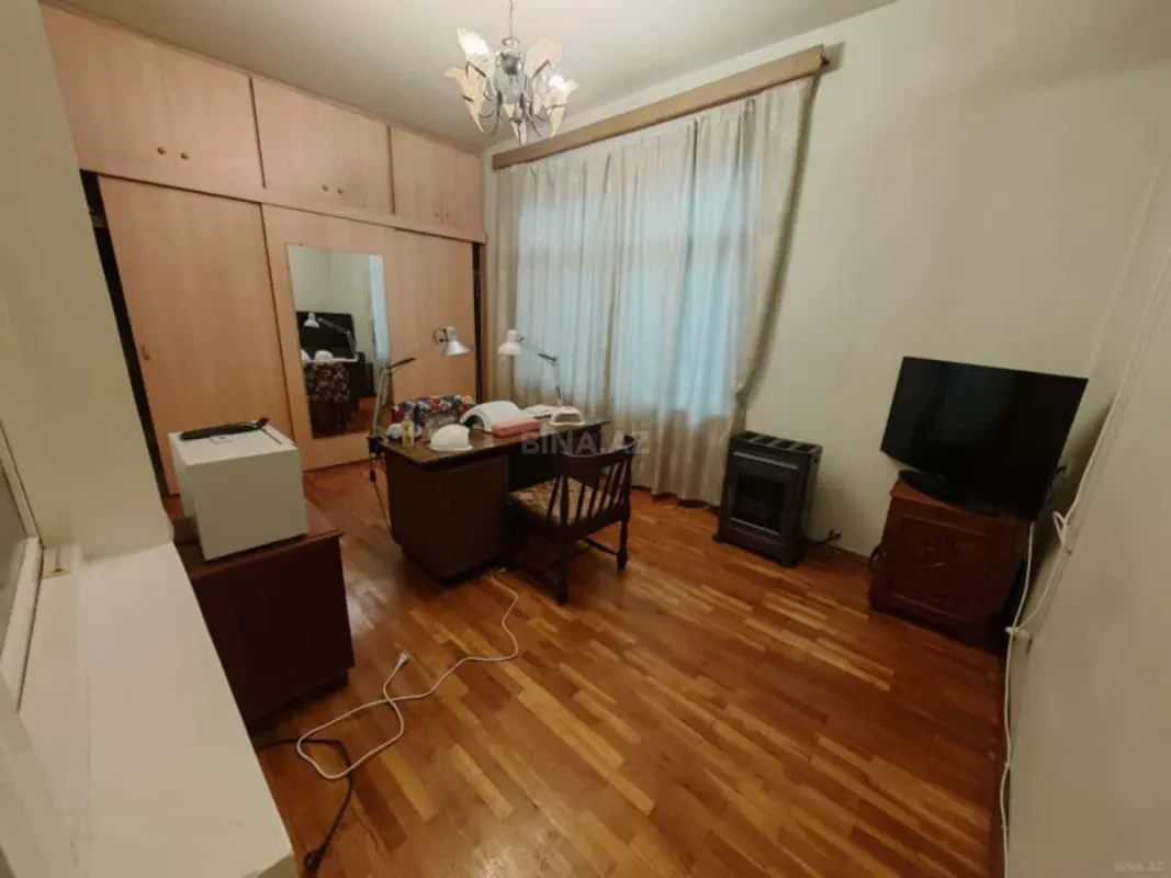 Satılır 4 otaqlı mənzil 95 m²