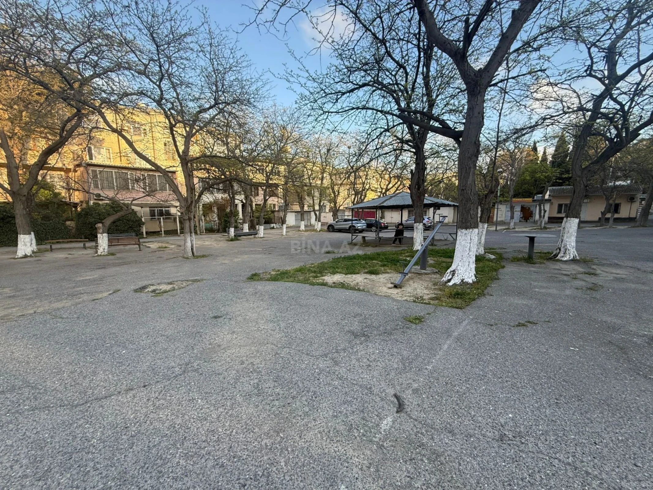 Satılır 4 otaqlı mənzil 95 m²