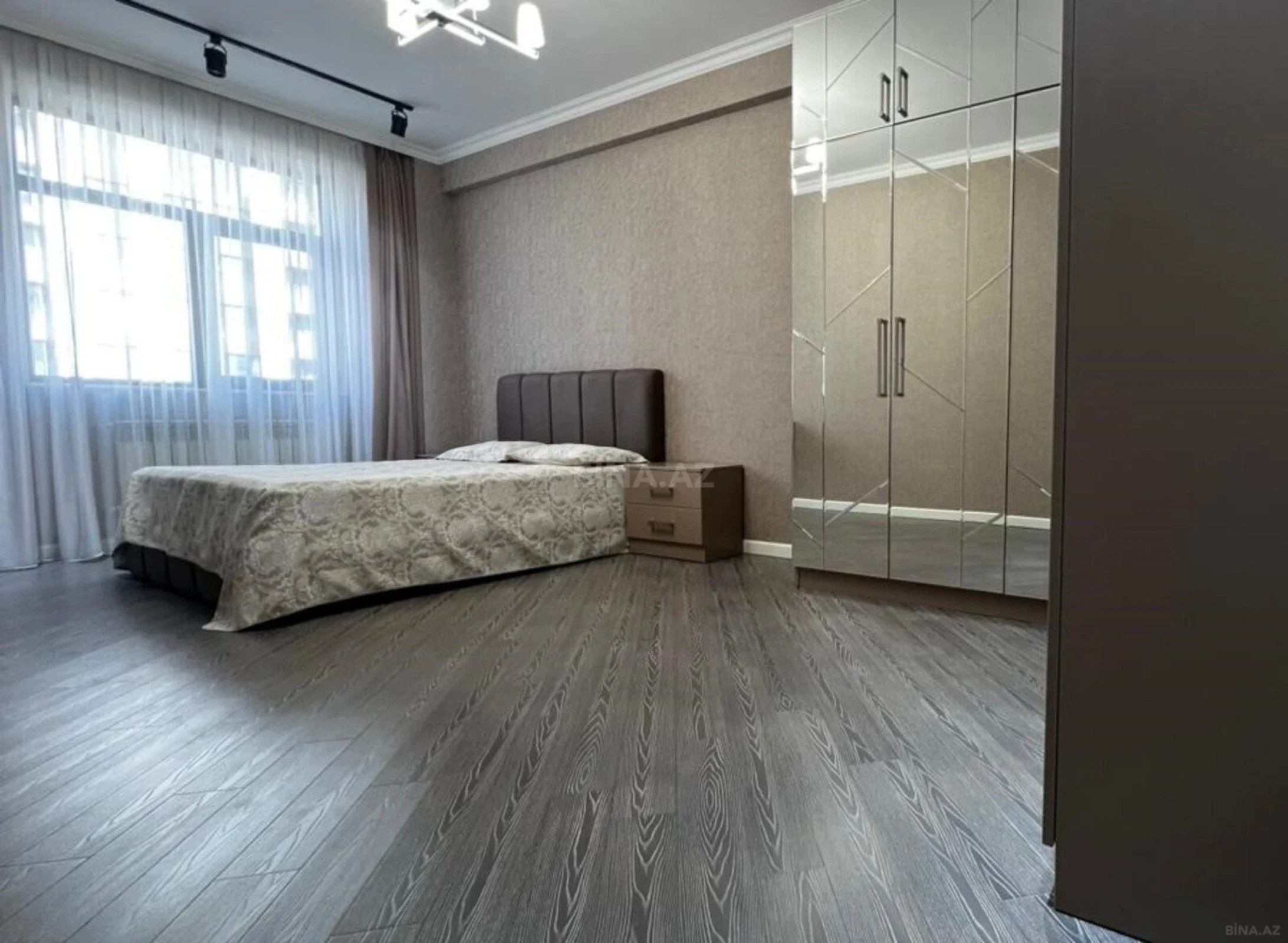 Kirayə verilir 3 otaqlı mənzil 120 m²