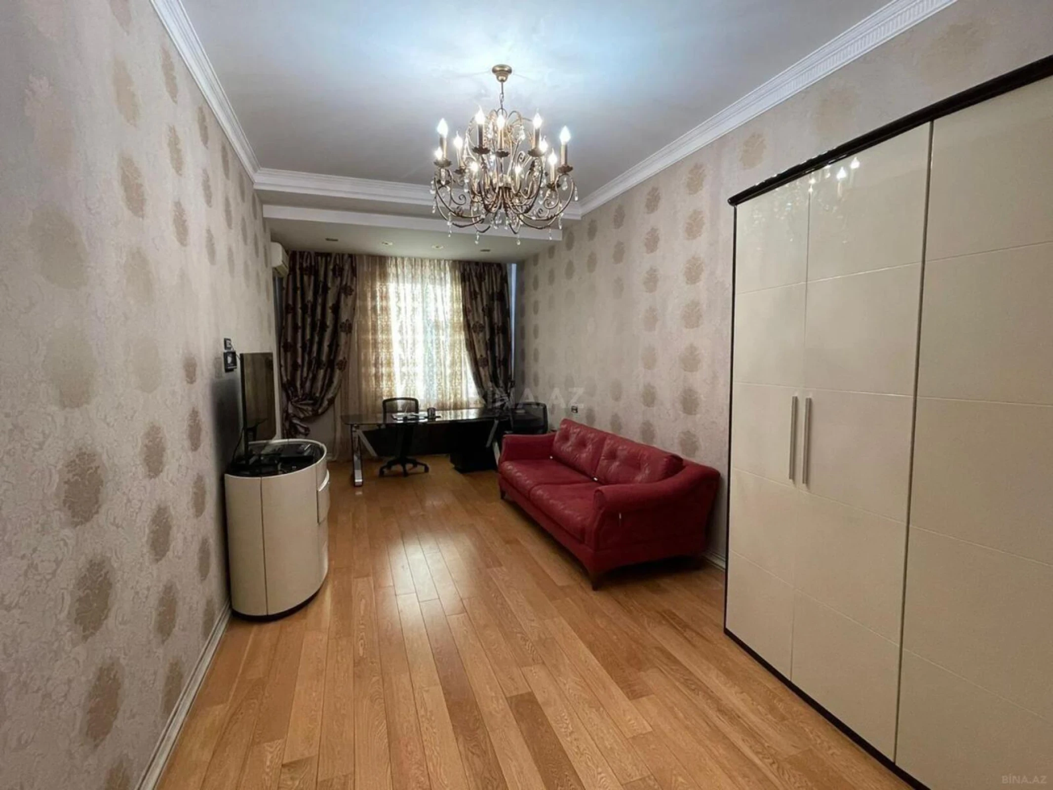 Satılır 4 otaqlı mənzil 255 m²