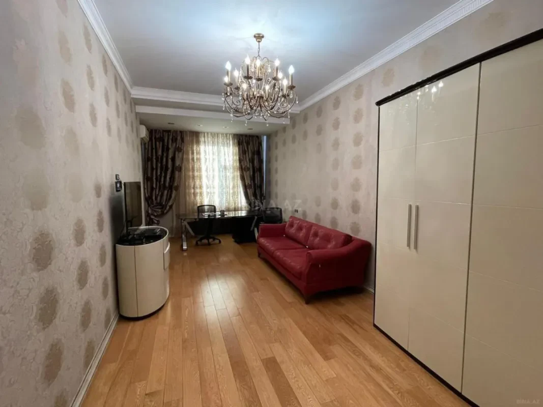 Satılır 4 otaqlı mənzil 255 m²