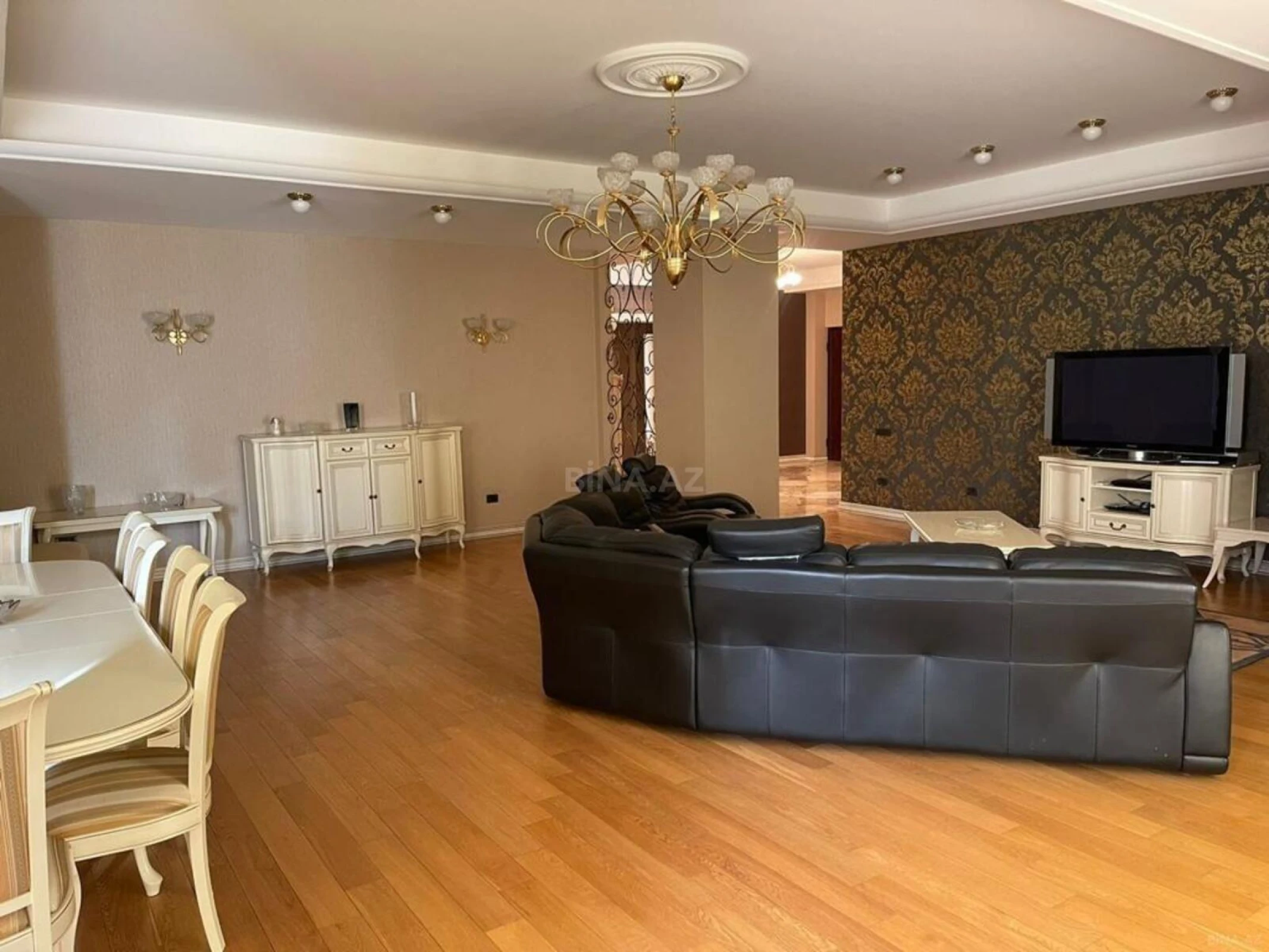 Satılır 4 otaqlı mənzil 255 m²