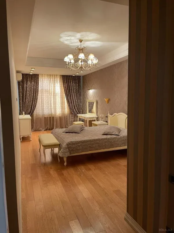 Satılır 4 otaqlı mənzil 255 m²