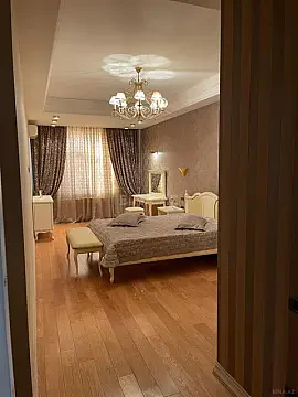 Satılır 4 otaqlı mənzil 255 m²