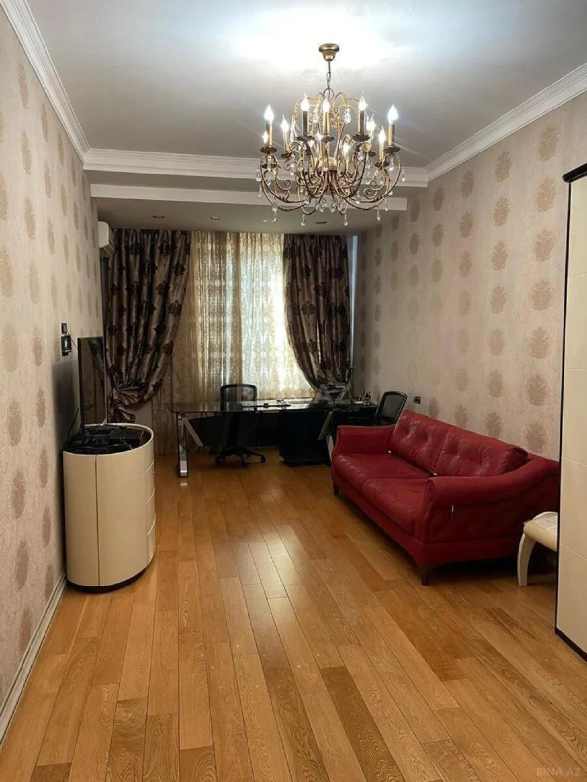 Satılır 4 otaqlı mənzil 255 m²