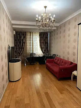 Satılır 4 otaqlı mənzil 255 m²