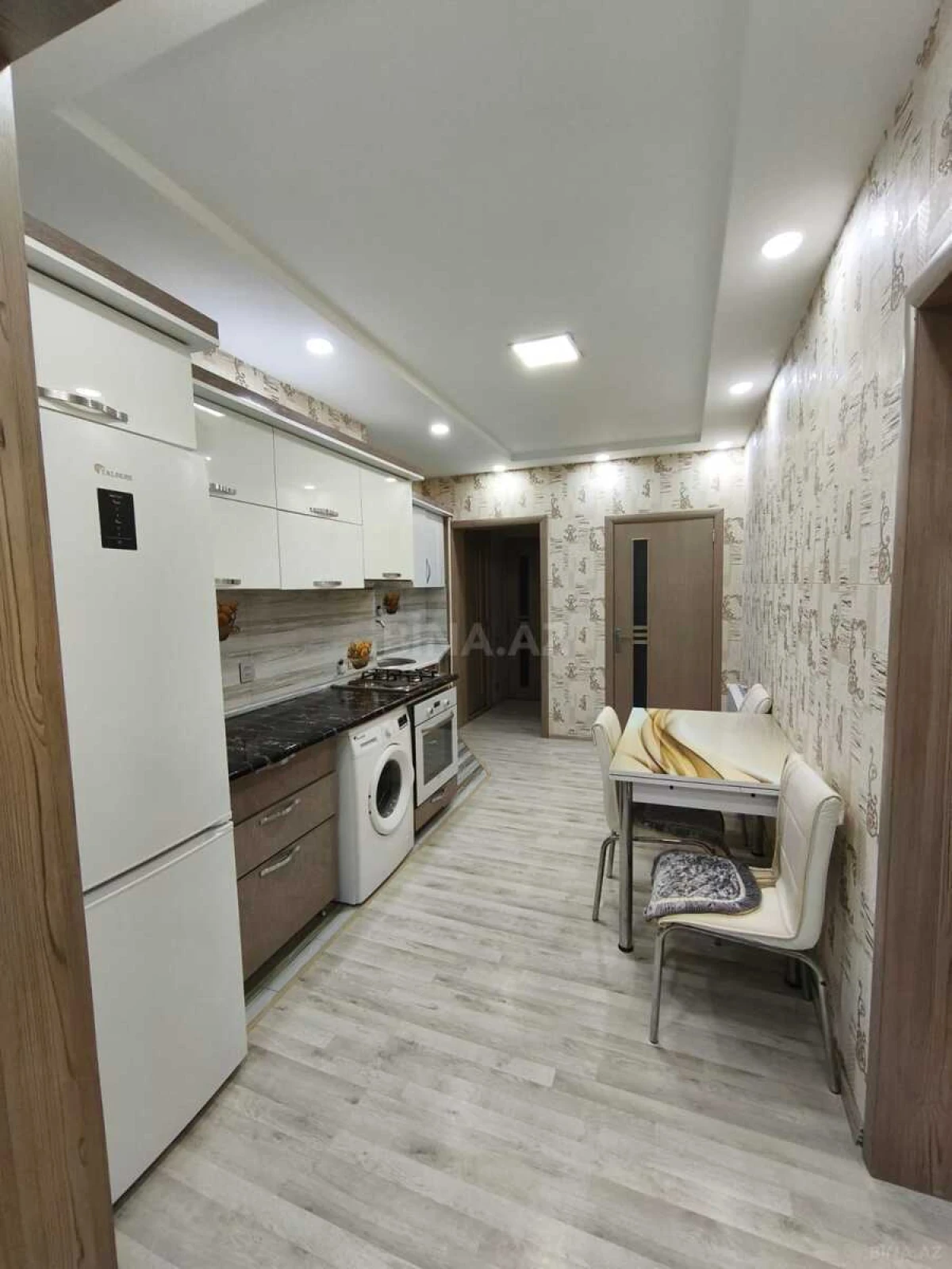Satılır 2 otaqlı mənzil 67 m²