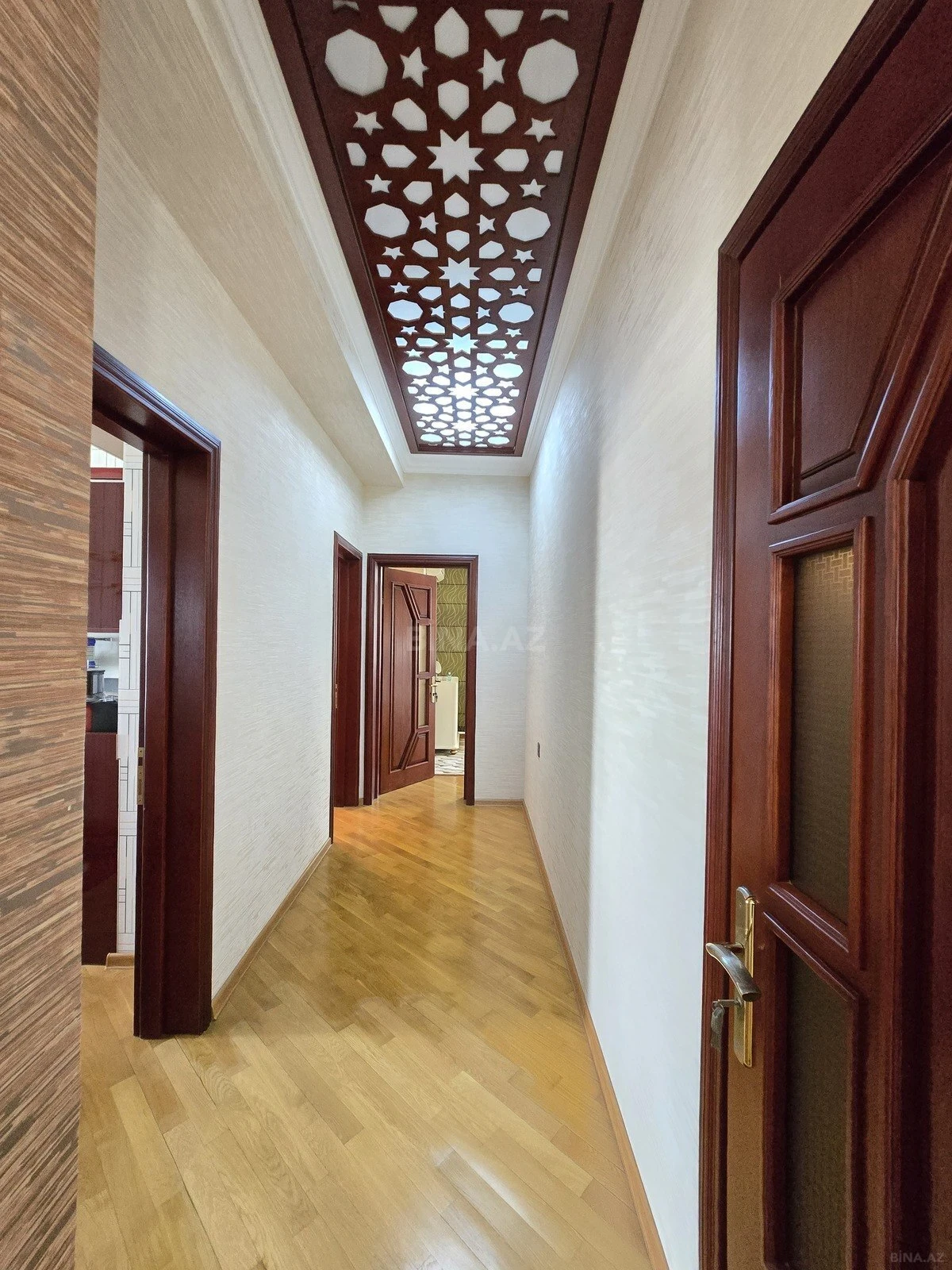 Satılır 3 otaqlı mənzil 137 m²