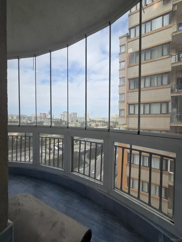 Satılır 3 otaqlı mənzil 137 m²
