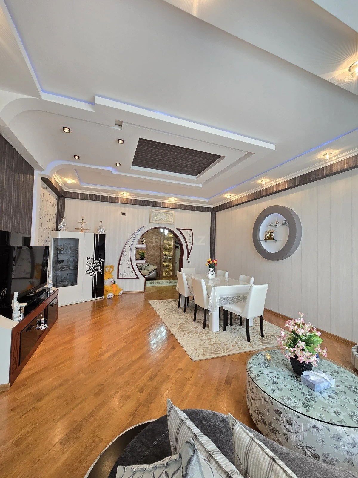 Satılır 3 otaqlı mənzil 137 m²