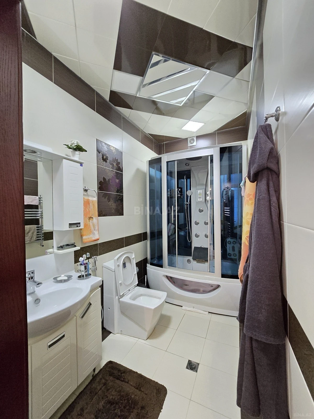 Satılır 3 otaqlı mənzil 137 m²