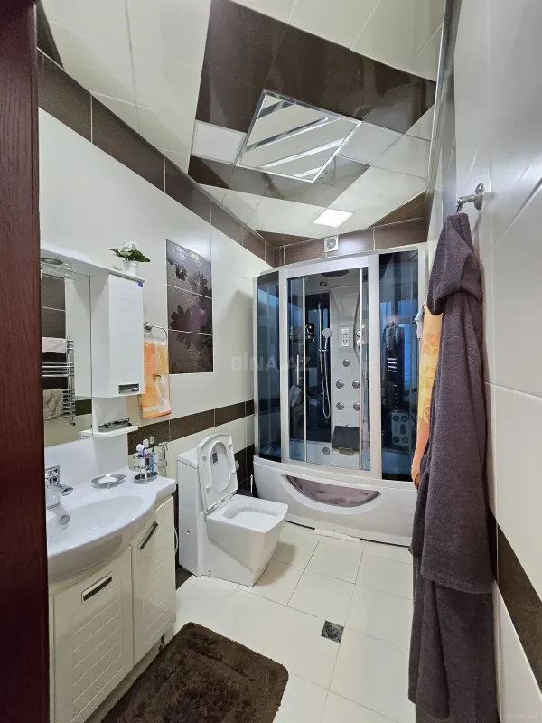 Satılır 3 otaqlı mənzil 137 m²