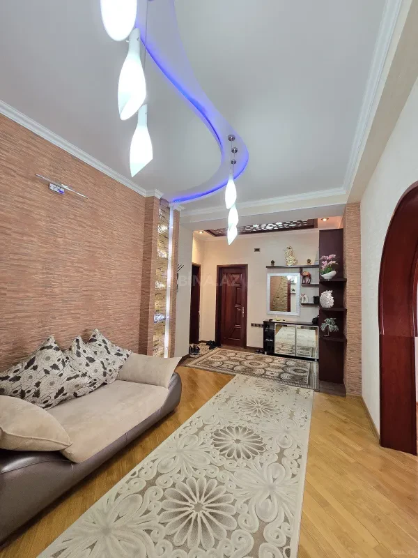 Satılır 3 otaqlı mənzil 137 m²