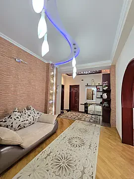 Satılır 3 otaqlı mənzil 137 m²