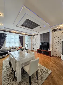 Satılır 3 otaqlı mənzil 137 m²