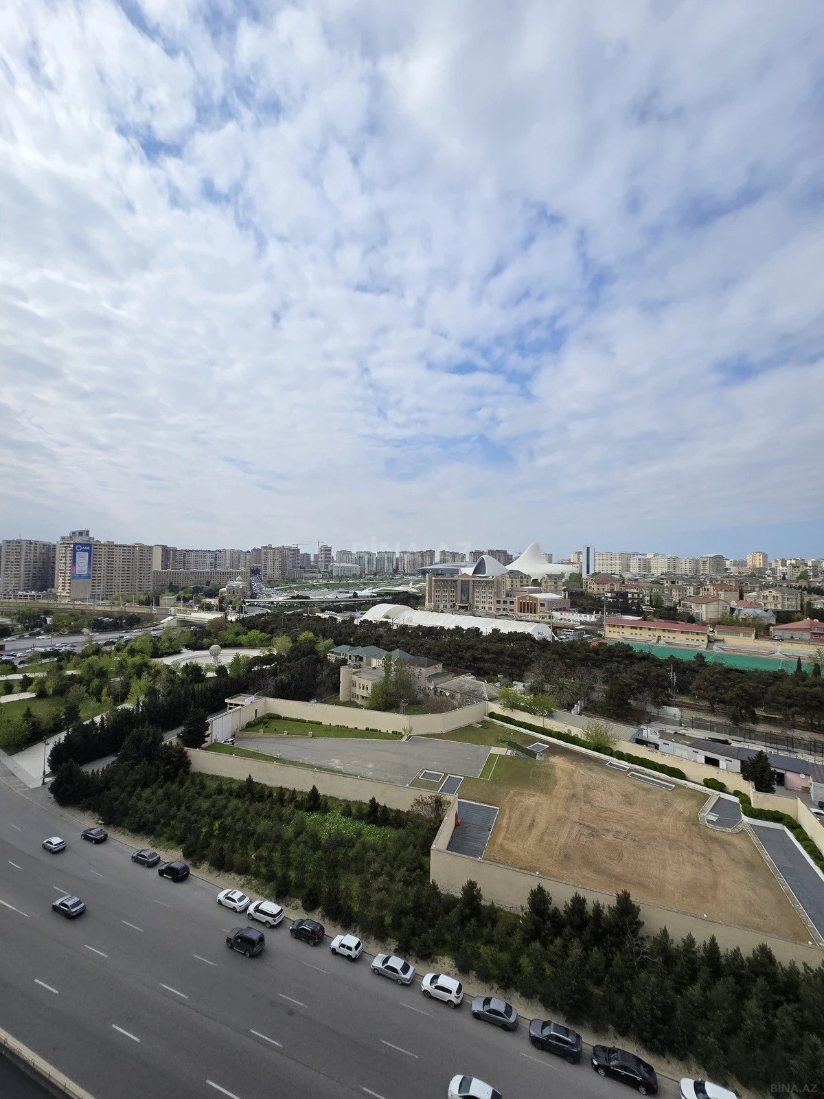 Satılır 3 otaqlı mənzil 137 m²